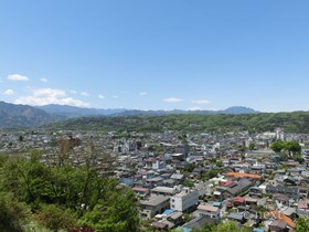 [写真]見晴らしの丘からの展望（奥秩父方面）